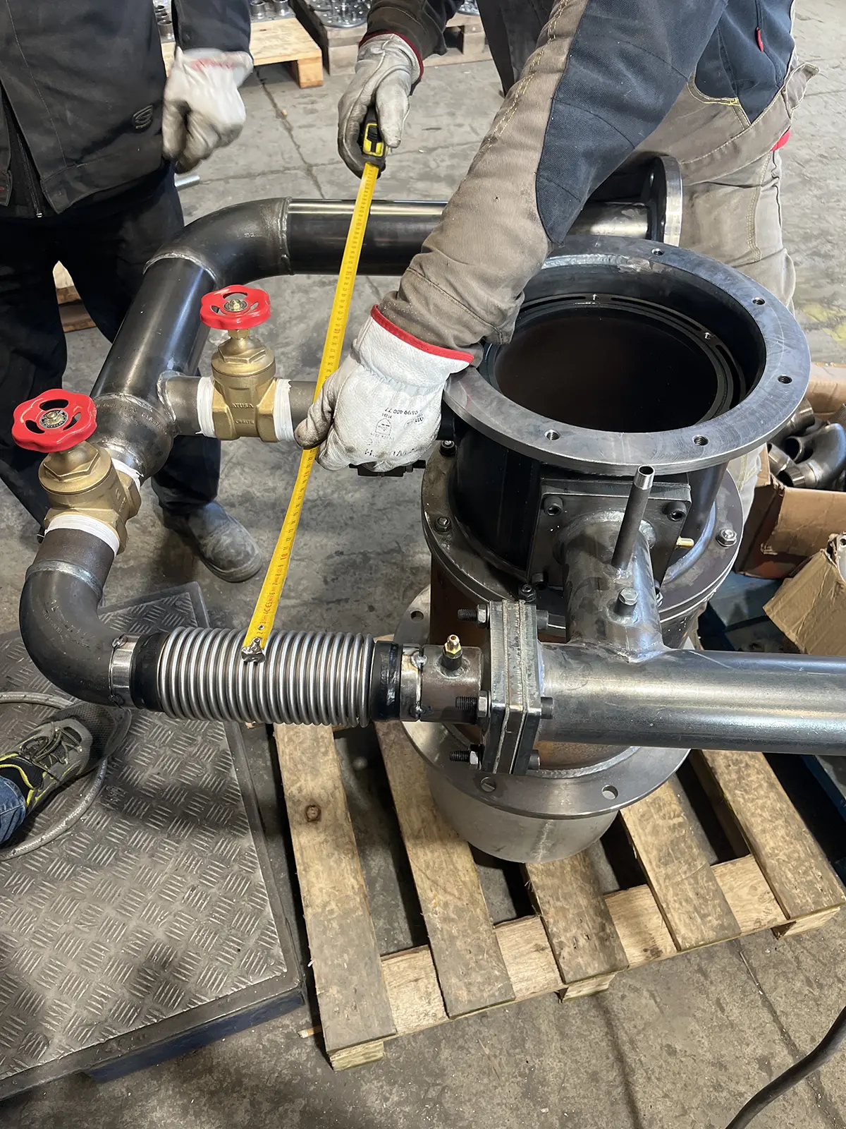 Burner extraction group